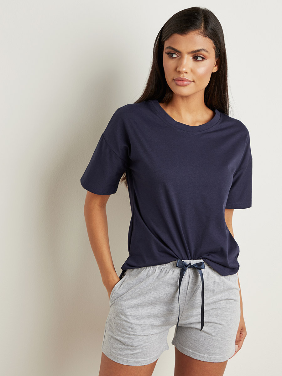 مجموعة من تيشيرت سادة وشورت قصير من ستايلي-women-clothing-nightwear-pyjamas-longsets-image-1