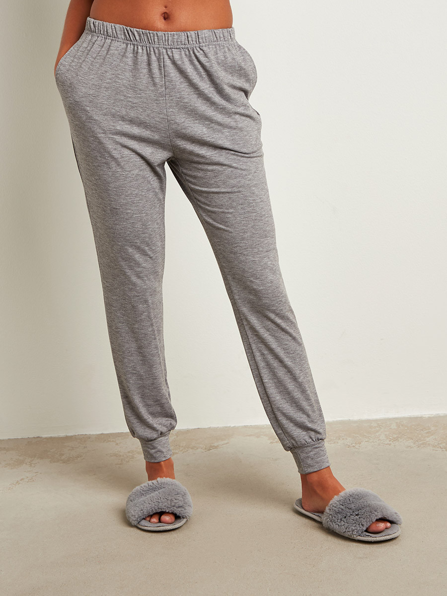 Styli Printed V Neck T-shirt and Plain Cuffed Jogger Lounge Set-women-clothing-nightwear-pyjamas-bottoms-image-3