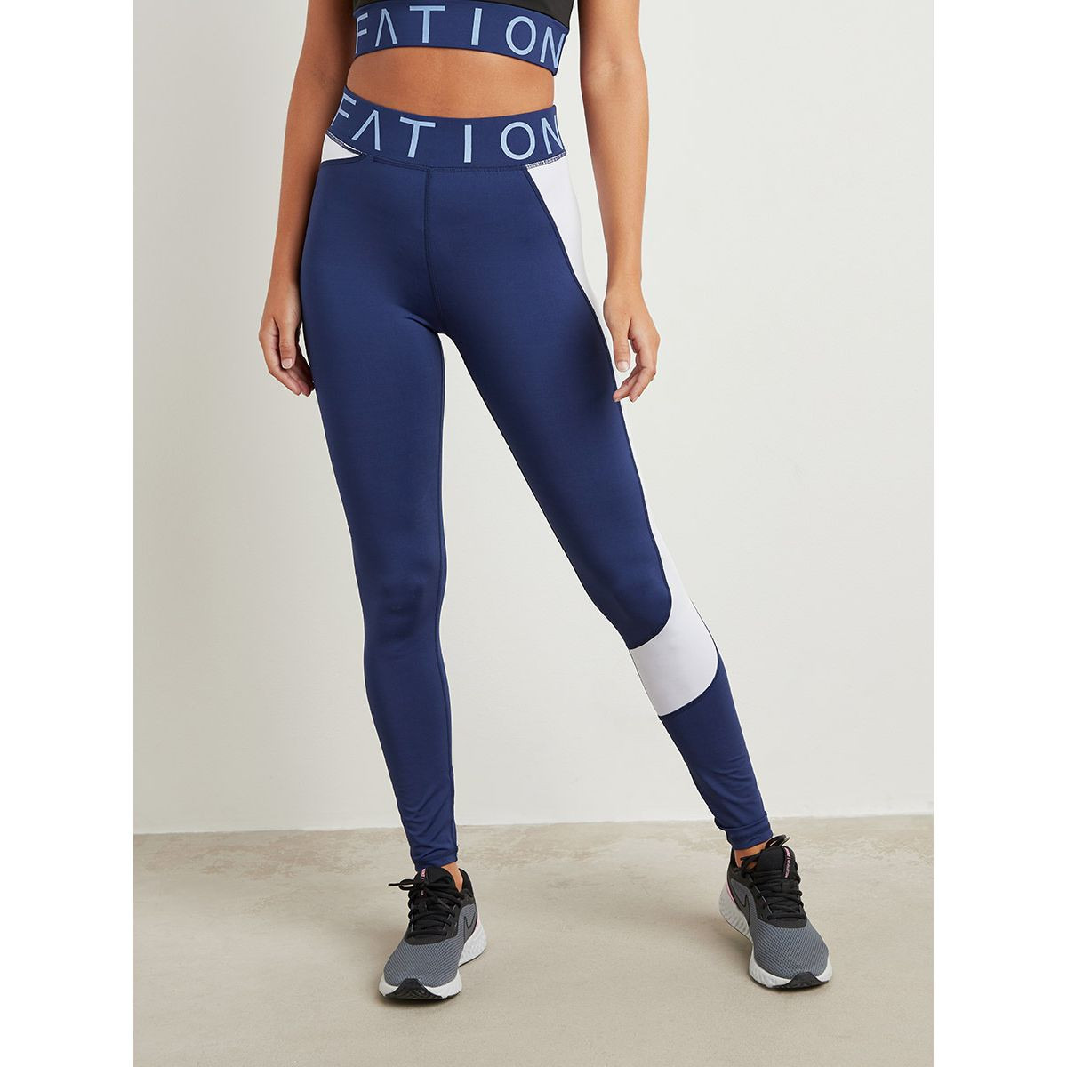 مجموعة من صدرية رياضية وليقنز من ستايلي-women-clothing-sportswearandactivewear-sportsbras-image-3