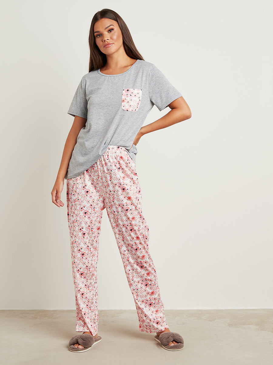 مجموعة من تيشيرت وبنطلون بيجاما مطبوع من ستايلي-women-clothing-nightwear-pyjamas-longsets-image-1