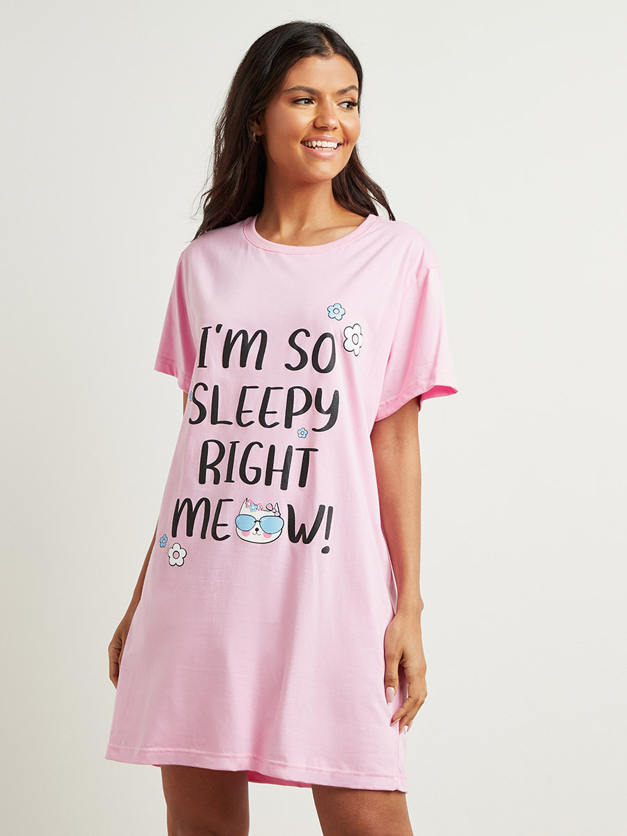 فستان نوم مطبوع بتصميم تيشيرت من ستايلي-women-clothing-nightwear-nighties-image-1