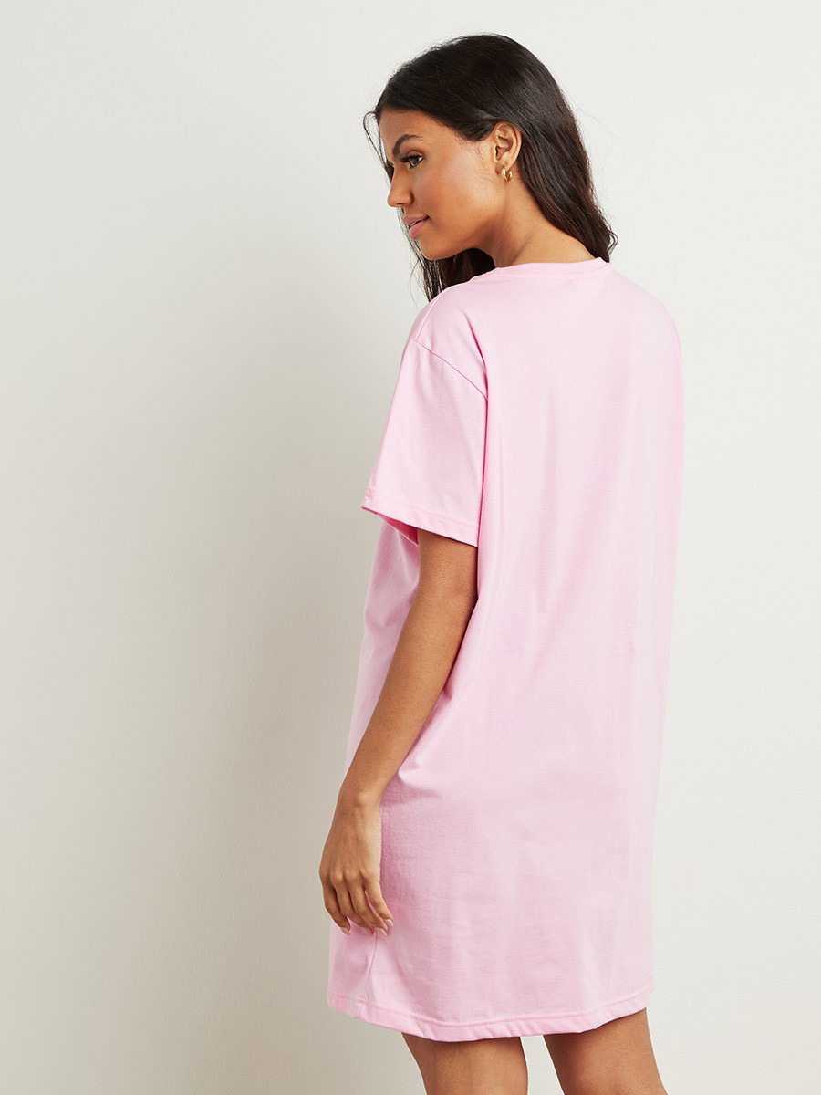 فستان نوم مطبوع بتصميم تيشيرت من ستايلي-women-clothing-nightwear-nighties-image-4