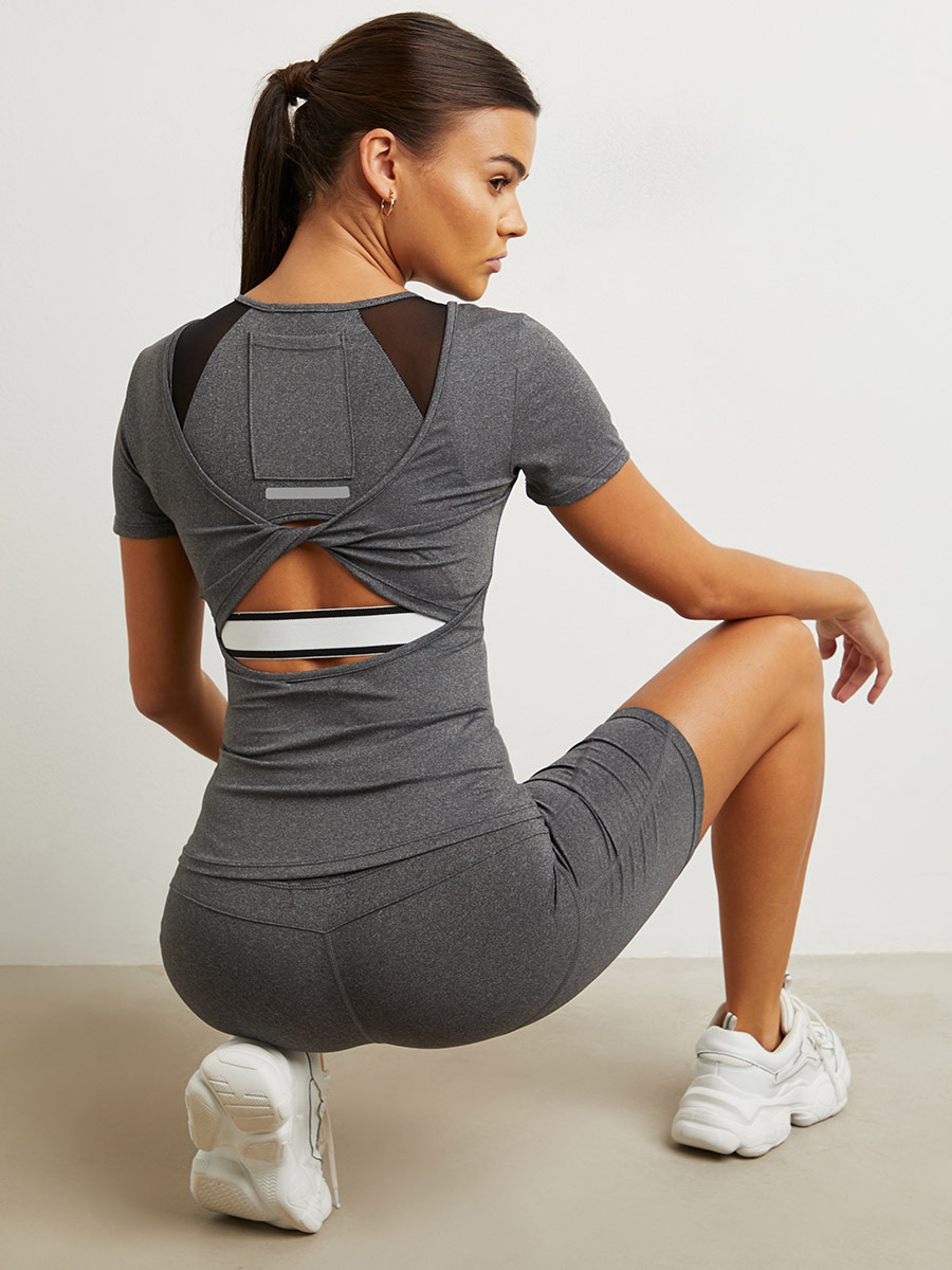 بلوزة رياضية بتفاصيل خلفية من ستايلي-sports-women-clothing-tshirtsandvests-image-1