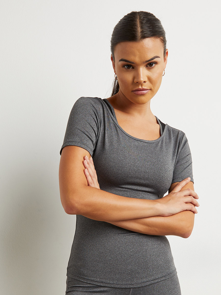 بلوزة رياضية بتفاصيل خلفية من ستايلي-sports-women-clothing-tshirtsandvests-image-2