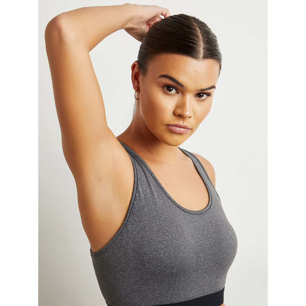 صدرية رياضية بتفاصيل خلفية من ستايلي-women-clothing-sportswearandactivewear-sportsbras-image-3