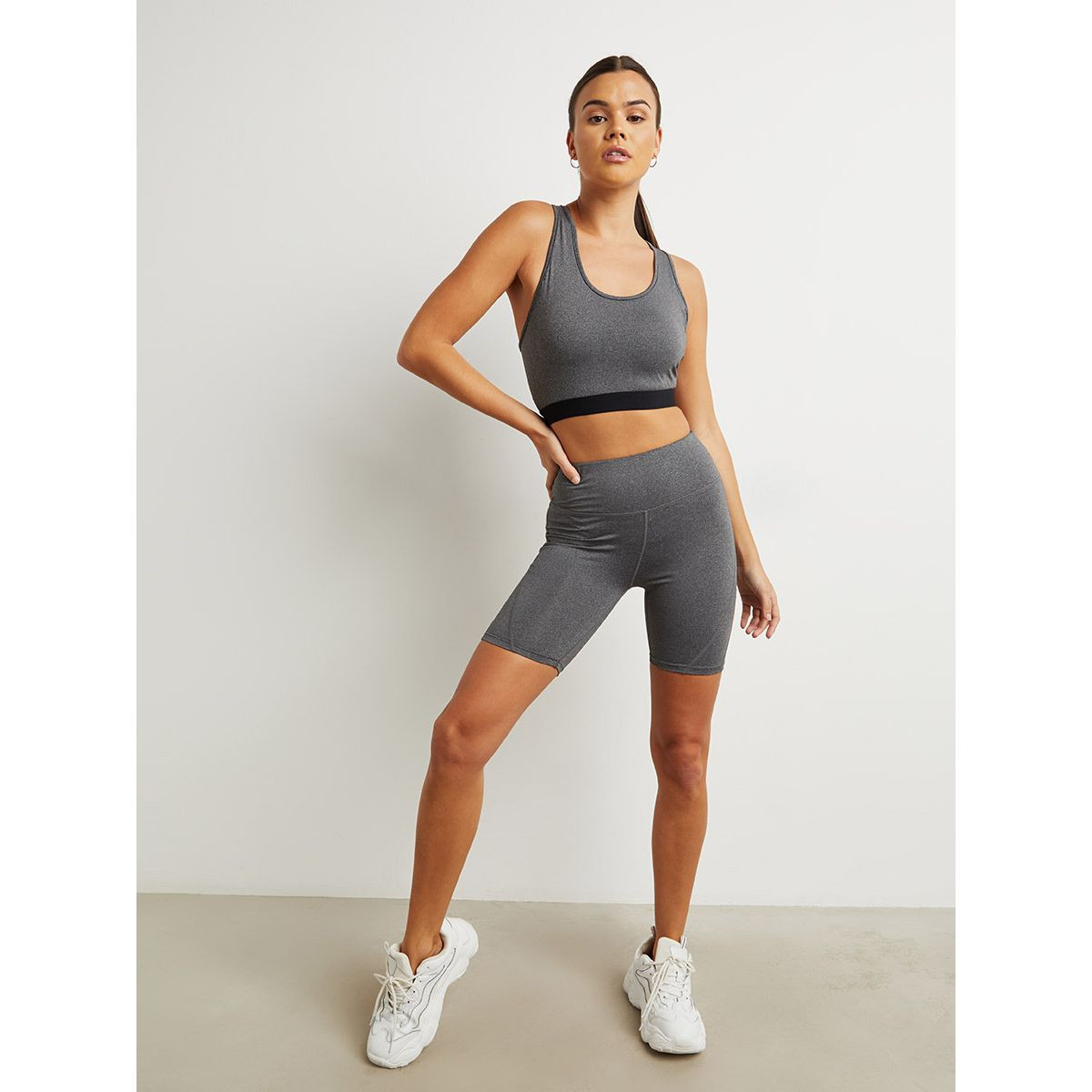 صدرية رياضية بتفاصيل خلفية من ستايلي-women-clothing-sportswearandactivewear-sportsbras-image-4