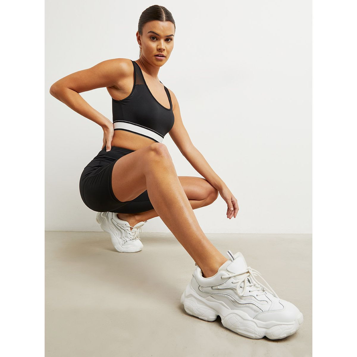 صدرية رياضية بتفاصيل خلفية من ستايلي-women-clothing-sportswearandactivewear-sportsbras-image-1
