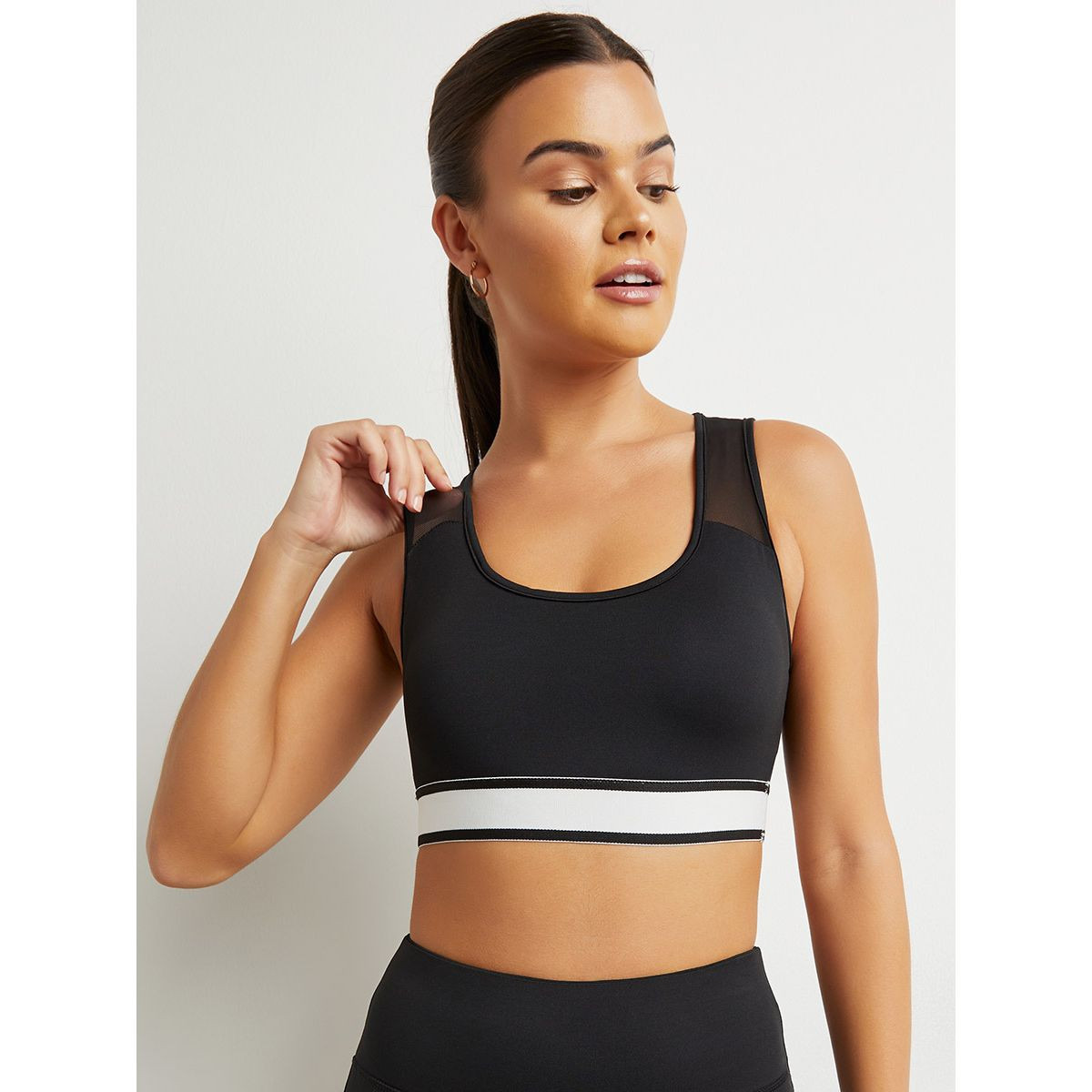 صدرية رياضية بتفاصيل خلفية من ستايلي-women-clothing-sportswearandactivewear-sportsbras-image-2