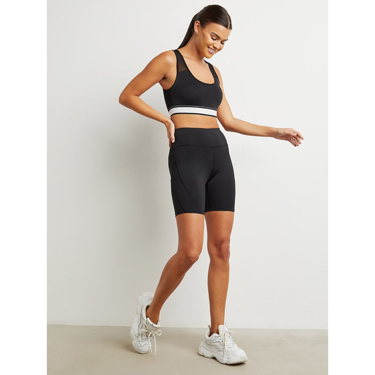 صدرية رياضية بتفاصيل خلفية من ستايلي-women-clothing-sportswearandactivewear-sportsbras-image-3