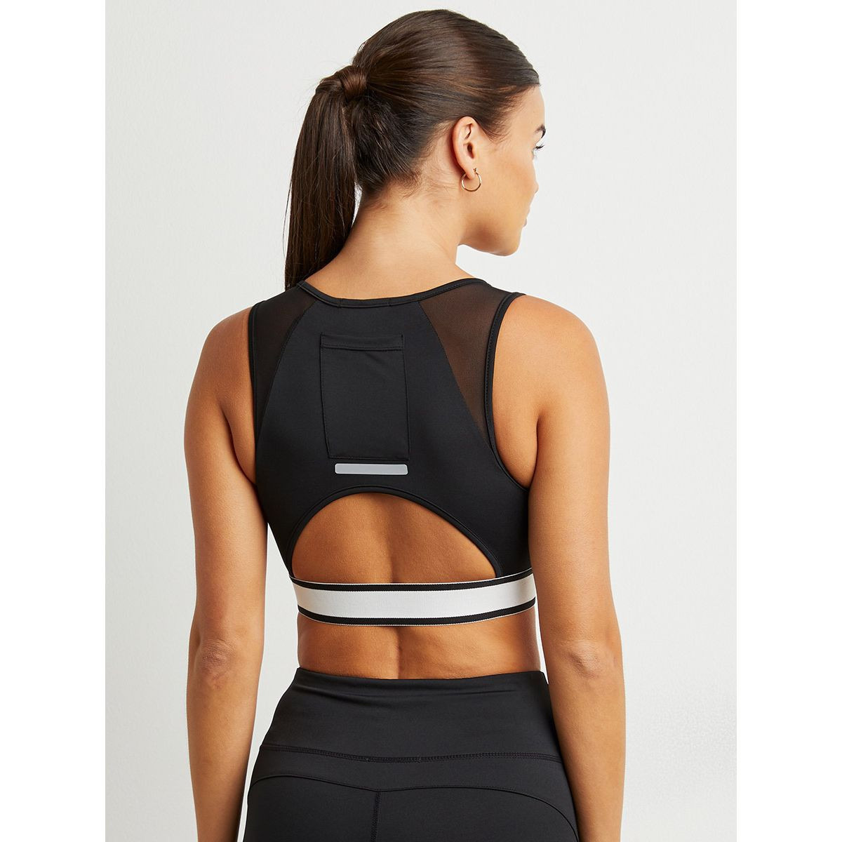 صدرية رياضية بتفاصيل خلفية من ستايلي-women-clothing-sportswearandactivewear-sportsbras-image-4