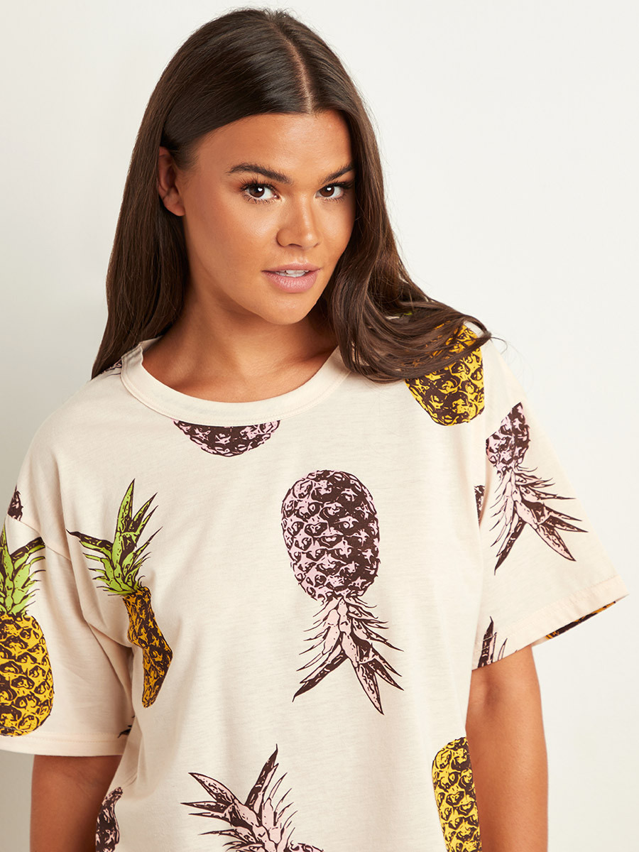 Styli Pineapple Printed Relaxed Fit T-shirt and Side Pocket Shorts Set-women-clothing-nightwear-pyjamas-longsets-image-2
