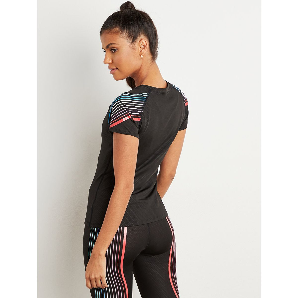 بلوزة رياضية بأكمام قصيرة-sports-women-clothing-tshirtsandvests-image-3