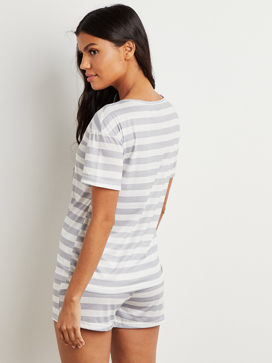 مجموعة من تيشيرت وشورت برباط خصر من ستايلي-women-clothing-nightwear-pyjamas-bottoms-image-3