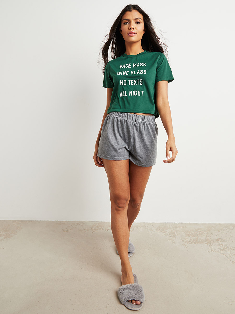 مجموعة من تيشيرت مطبوع وشورت من ستايلي-women-clothing-nightwear-pyjamas-bottoms-image-2
