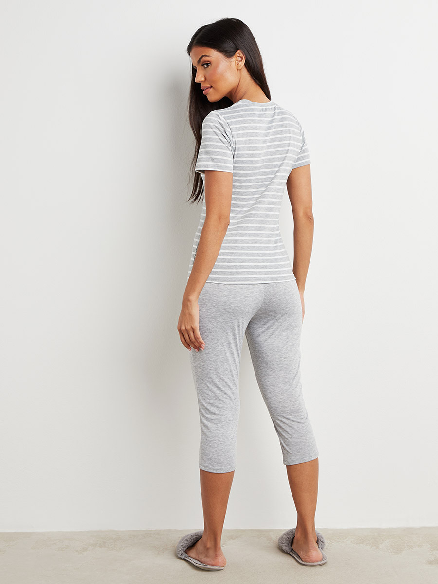 مجموعة من تيشيرت مطبوع وبنطلون كابري من ستايلي-women-clothing-nightwear-pyjamas-longsets-image-6