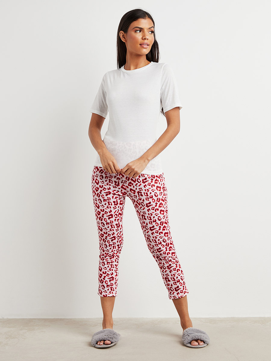 مجموعة من تيشيرت وبنطلون كابري من ستايلي-women-clothing-nightwear-pyjamas-bottoms-image-3