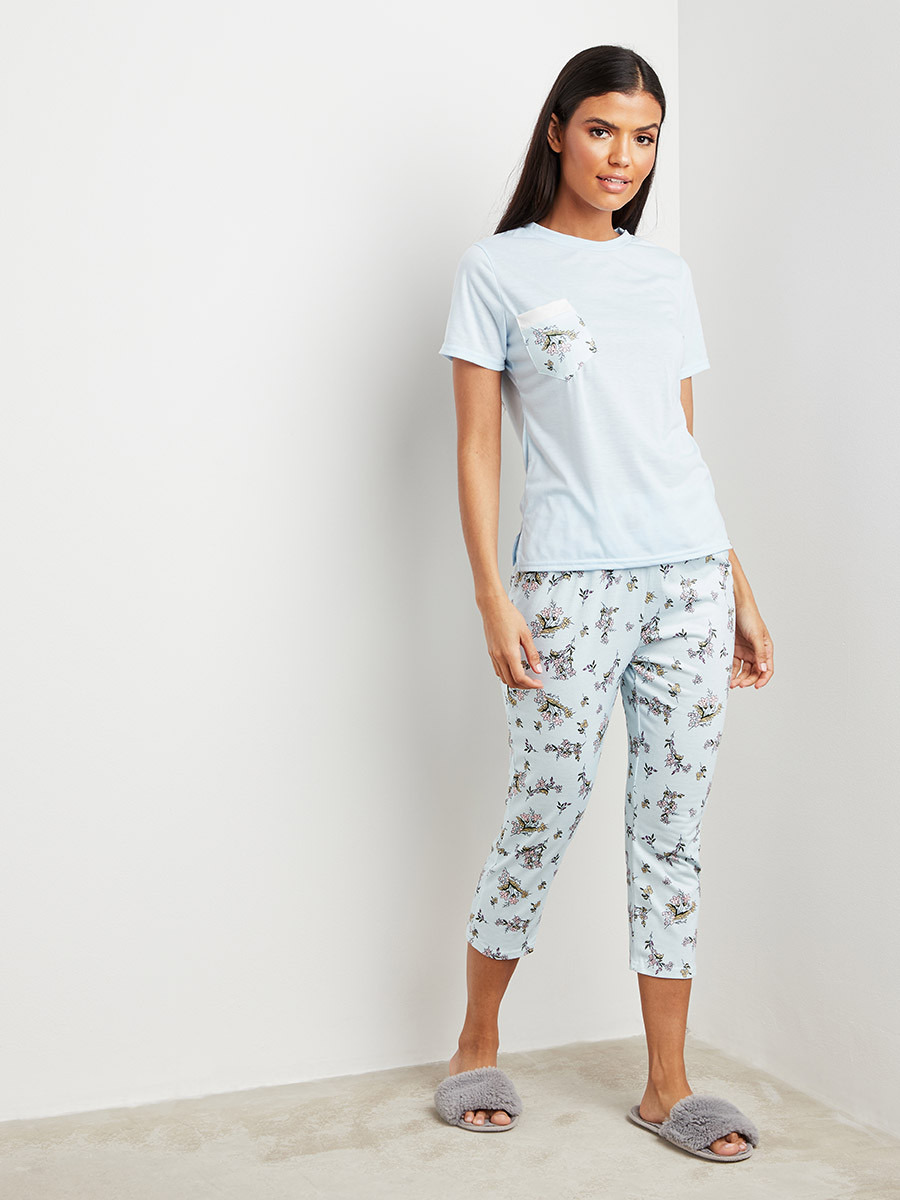 مجموعة من تيشيرت وبنطلون كابري من ستايلي-women-clothing-nightwear-pyjamas-bottoms-image-1