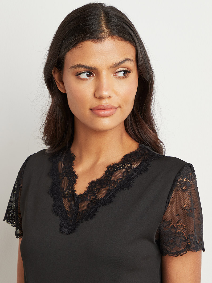 Styli Lace Trim Detail T-shirt and Floral Printed Shorts Set-women-clothing-nightwear-pyjamas-longsets-image-4