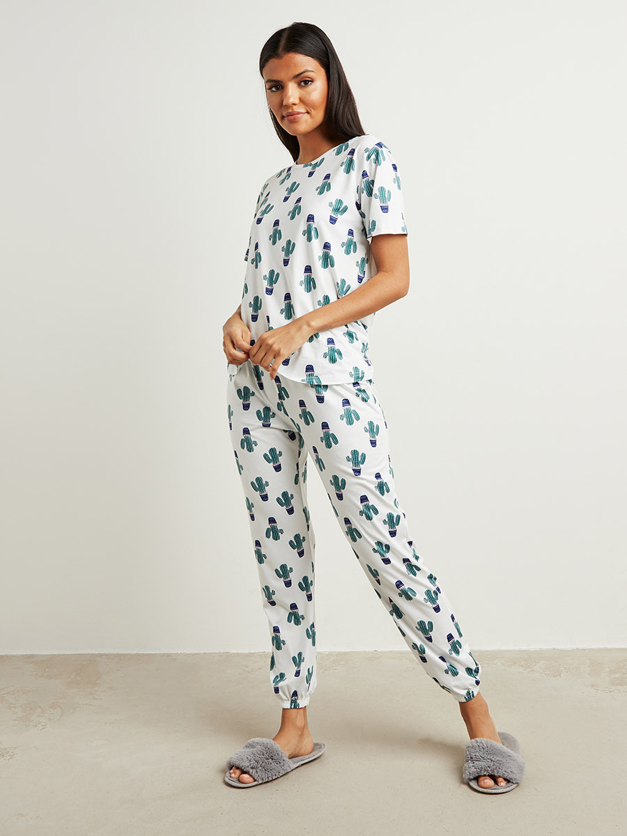 مجموعة من تيشيرت وبنطلون بيجاما مطبوعة من ستايلي-women-clothing-nightwear-pyjamas-longsets-image-1