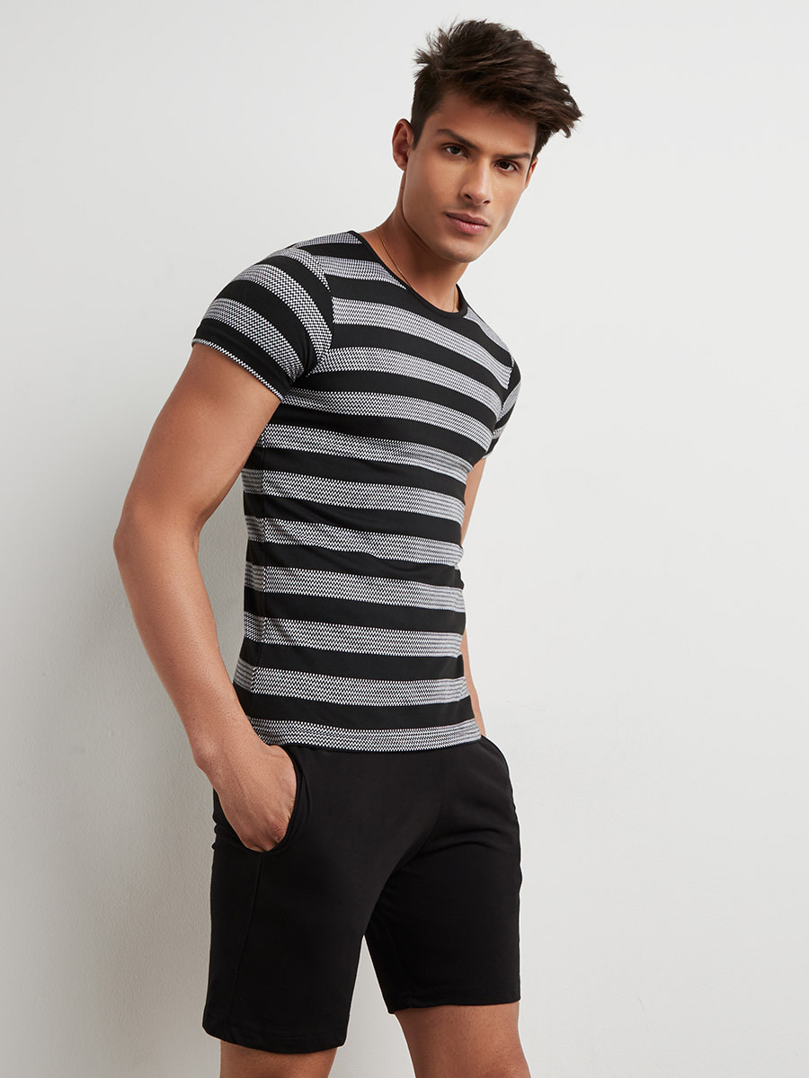 مجموعة من تيشيرت مخطط وشورت-men-clothing-nightwear-pyjamaandshorts-image-1