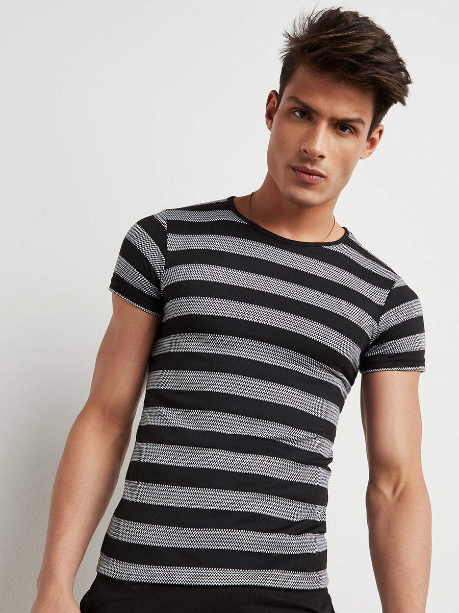 مجموعة من تيشيرت مخطط وشورت-men-clothing-nightwear-pyjamaandshorts-image-2