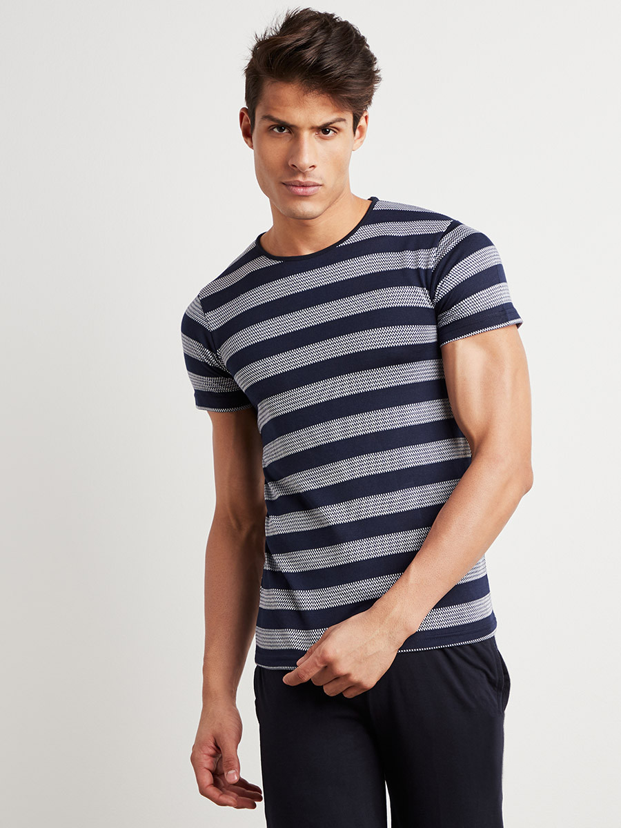 مجموعة من تيشيرت مخطط وبنطلون بيجاما-men-clothing-nightwear-tshirts-image-2