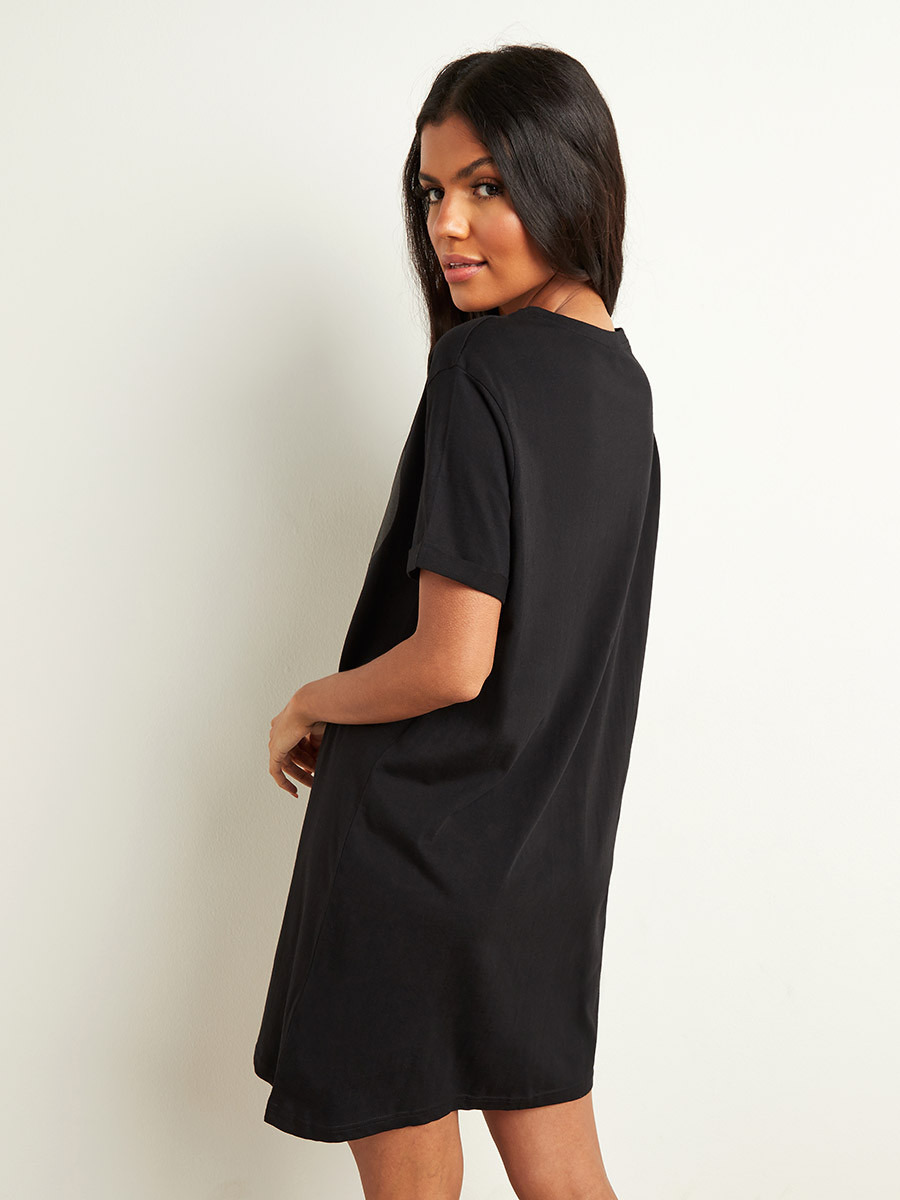 فستان نوم مطبوع بتصميم تيشيرت من ستايلي-women-clothing-nightwear-nighties-image-5