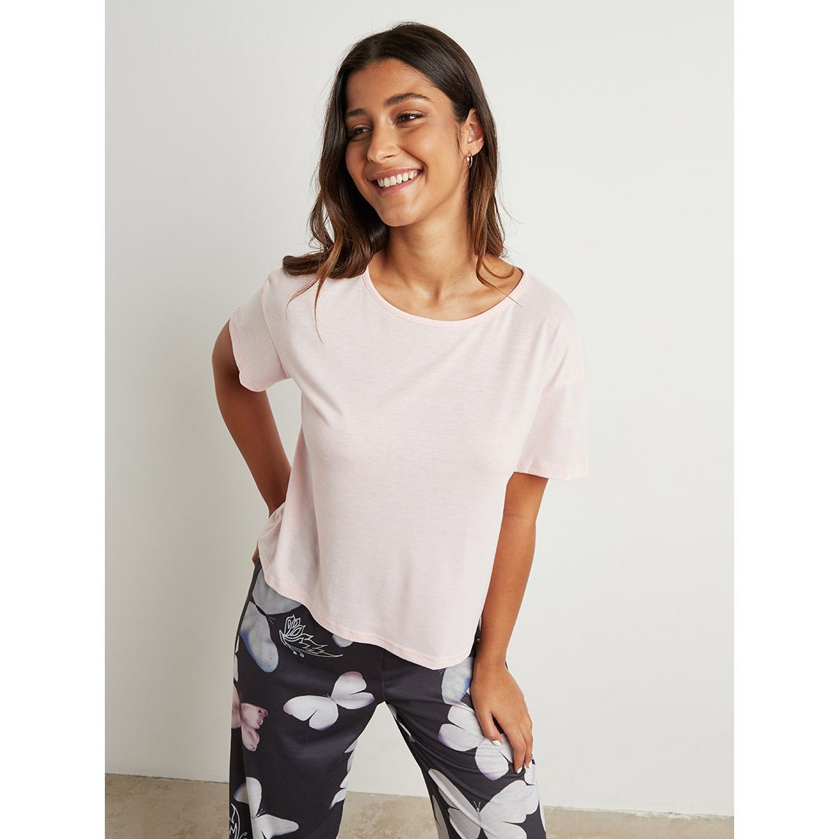 Styli Plain Short Sleeves T-shirt and Butterfly Printed Pyjama Set-women-clothing-nightwear-pyjamas-longsets-image-2