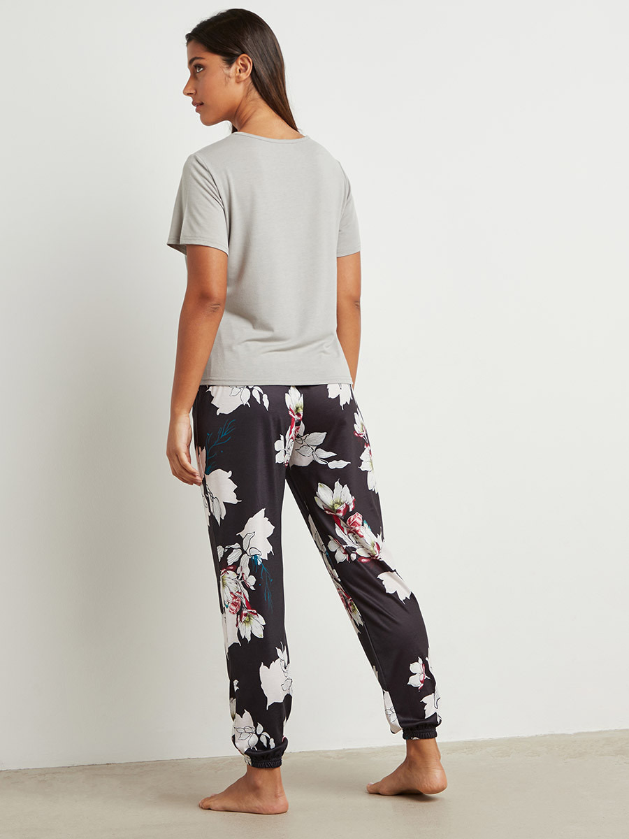 مجموعة من تيشيرت وبنطلون بيجاما مطبوع من ستايلي-women-clothing-nightwear-pyjamas-bottoms-image-2
