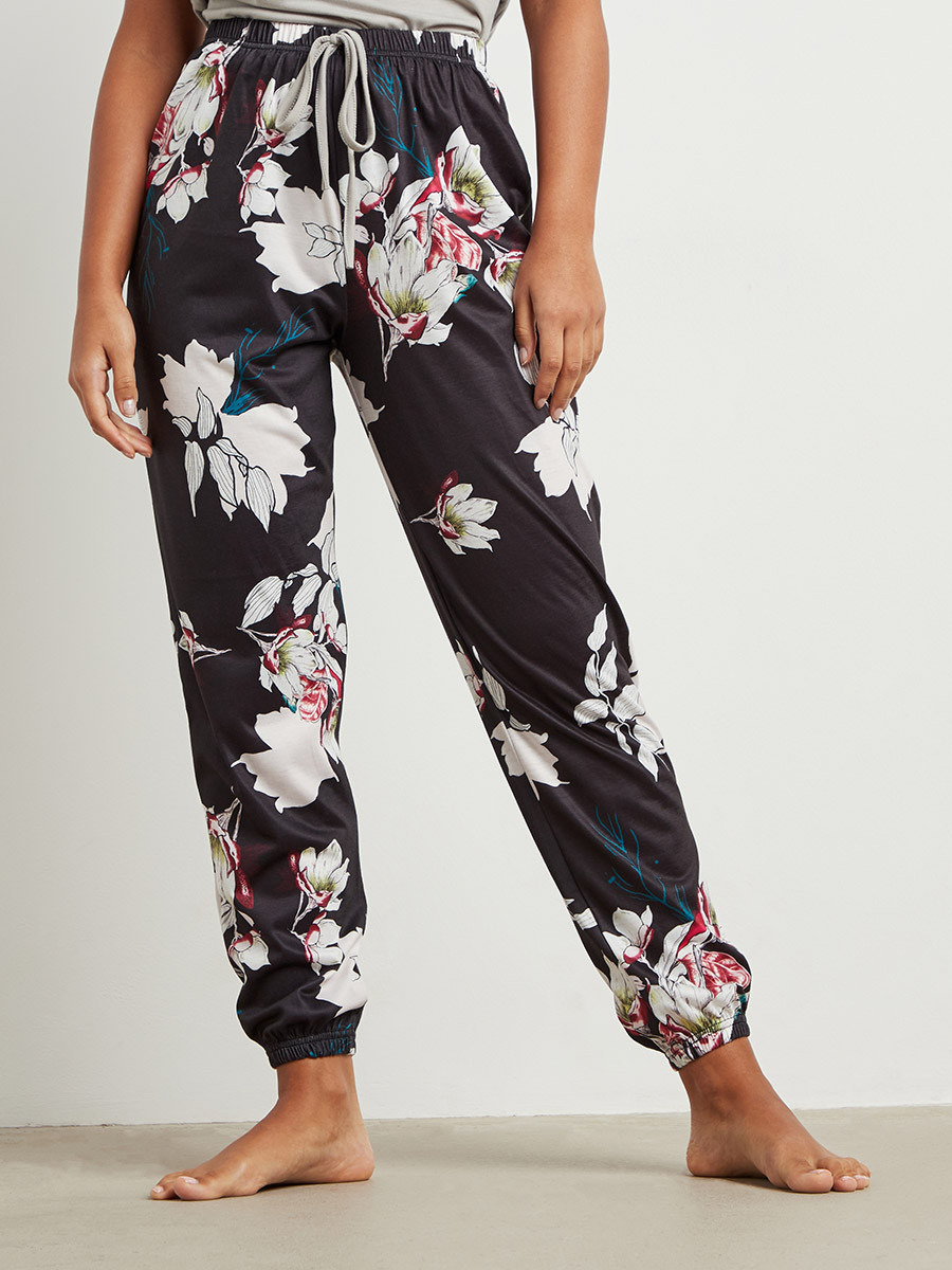 مجموعة من تيشيرت وبنطلون بيجاما مطبوع من ستايلي-women-clothing-nightwear-pyjamas-bottoms-image-4