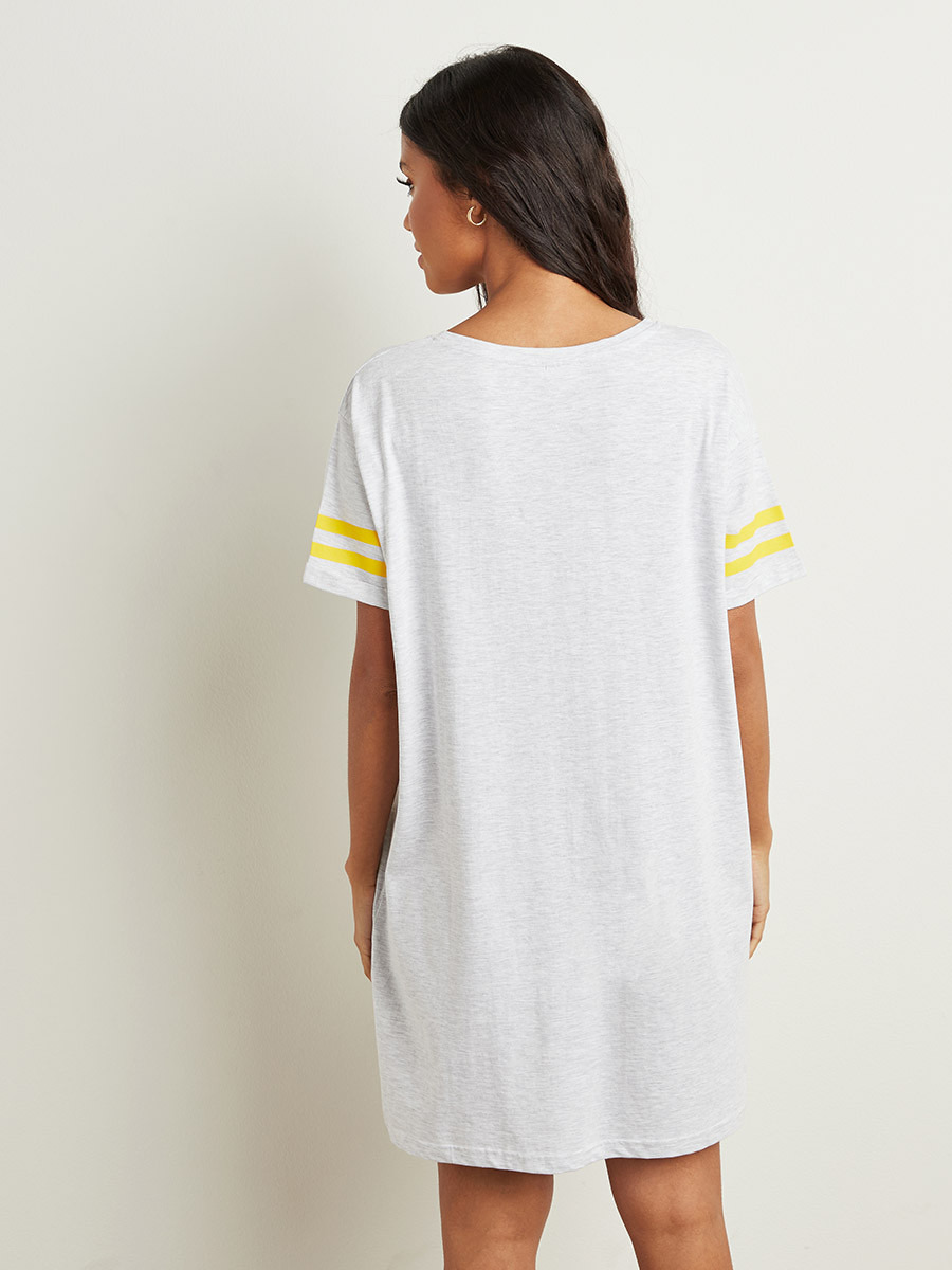 فستان نوم مطبوع بتصميم تيشيرت من ستايلي-women-clothing-nightwear-nighties-image-4