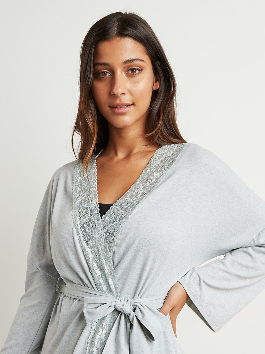 روب بتفاصيل دانتيل من ستايلي-women-clothing-nightwear-robes-image-2