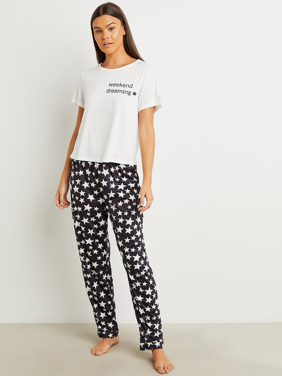 مجموعة من تيشيرت مطبوع وبنطلون بيجاما من ستايلي-women-clothing-nightwear-pyjamas-bottoms-image-1