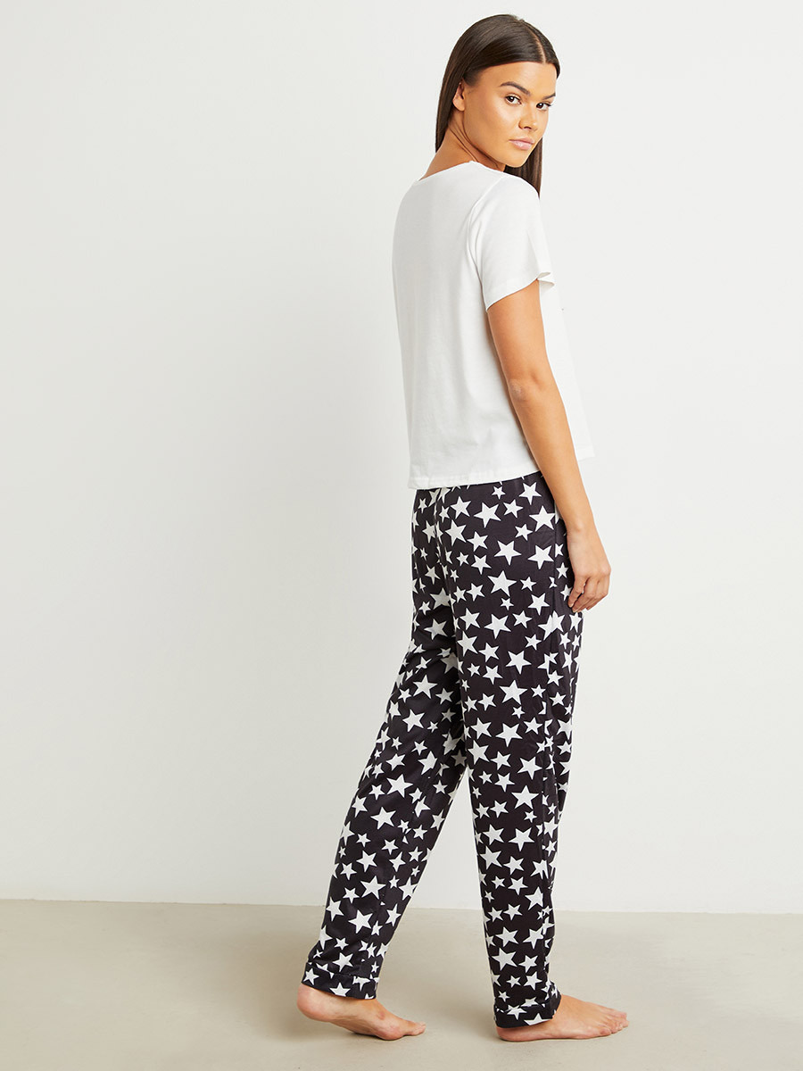 مجموعة من تيشيرت مطبوع وبنطلون بيجاما من ستايلي-women-clothing-nightwear-pyjamas-bottoms-image-2