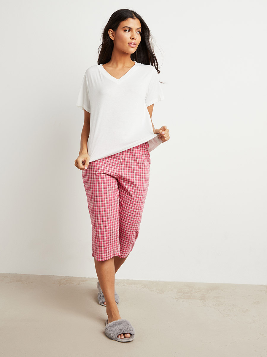 مجموعة من تيشيرت وبنطلون كابري من ستايلي-women-clothing-nightwear-pyjamas-bottoms-image-1
