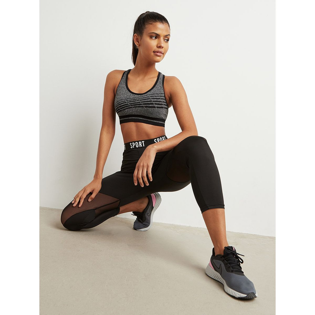 صدرية رياضية بتفاصيل خلفية من ستايلي-sports-women-clothing-sportsbras-image-3