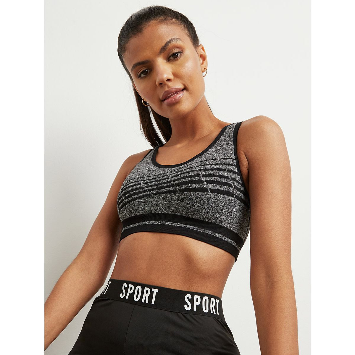 صدرية رياضية بتفاصيل خلفية من ستايلي-sports-women-clothing-sportsbras-image-6