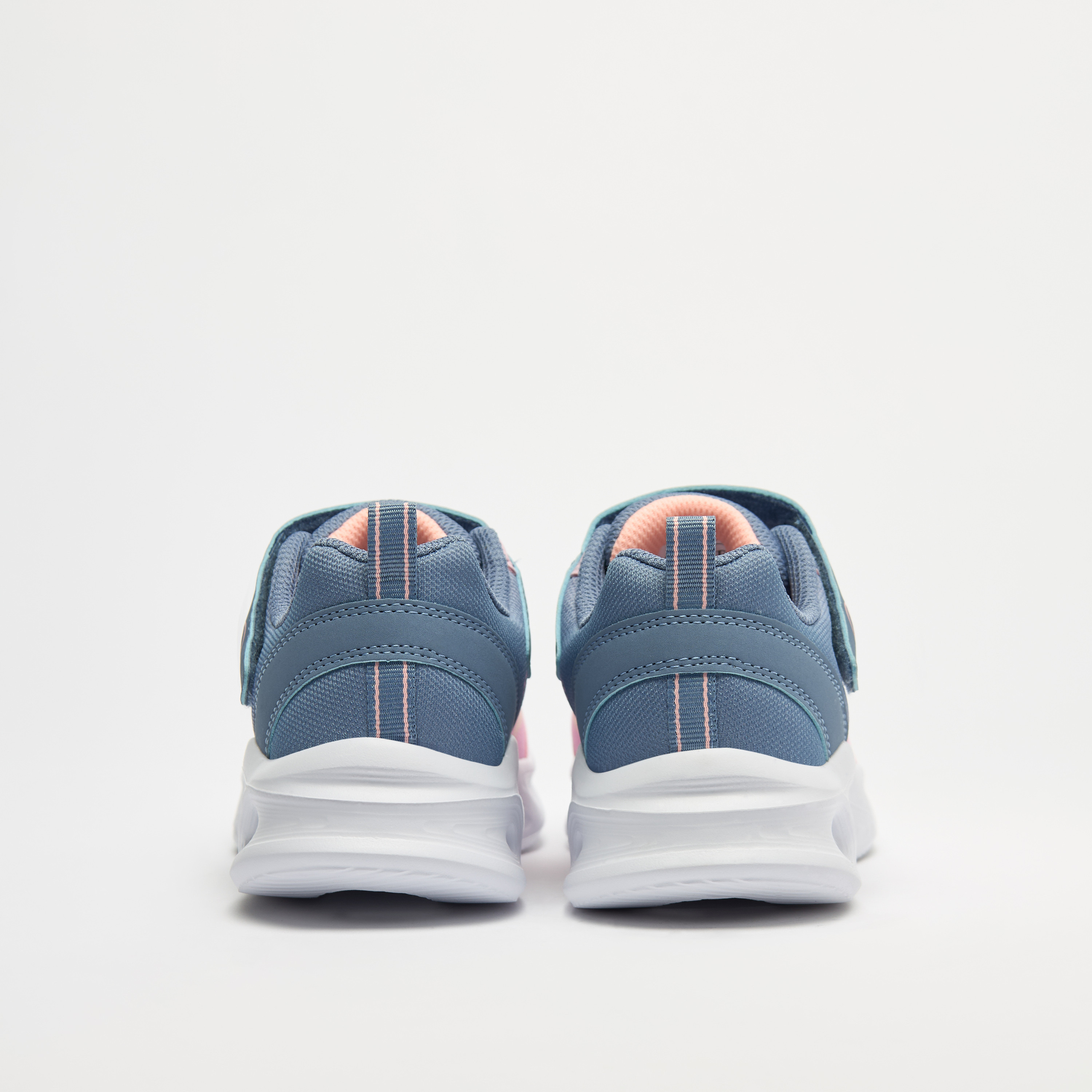 سنيكرز من سكيتشرز للبنات ذو سكيتشرز سولا جلو مع هوك وحلقة 303714L | OE-girls-shoes-sneakers-image-11