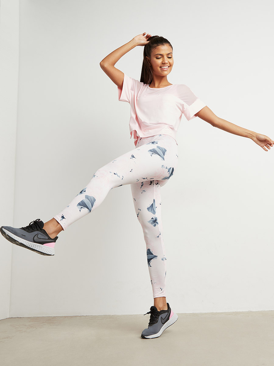 تيشيرت رياضي بتفاصيل شبكية من ستايلي-sports-women-clothing-tshirtsandvests-image-3