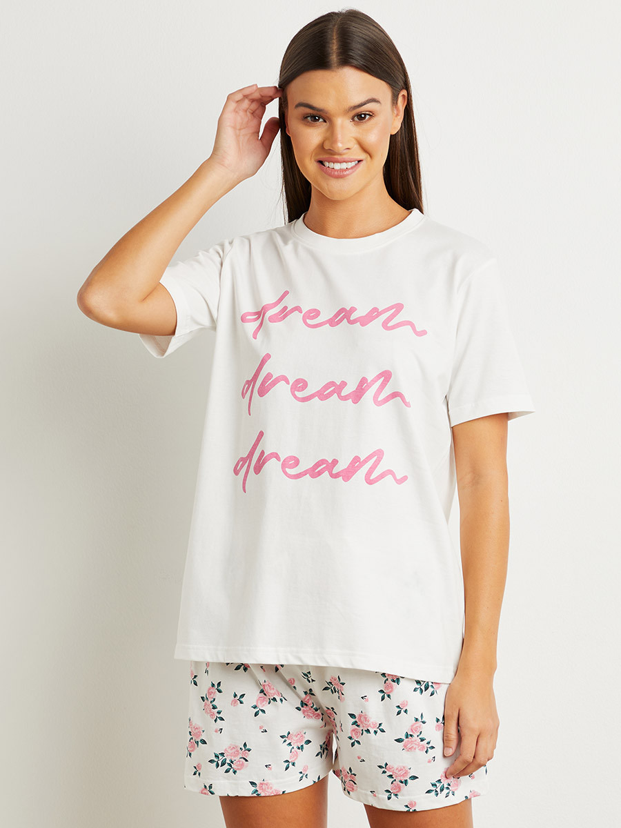 مجموعة من تيشيرت مطبوع وشورت من ستايلي-women-clothing-nightwear-pyjamas-longsets-image-1
