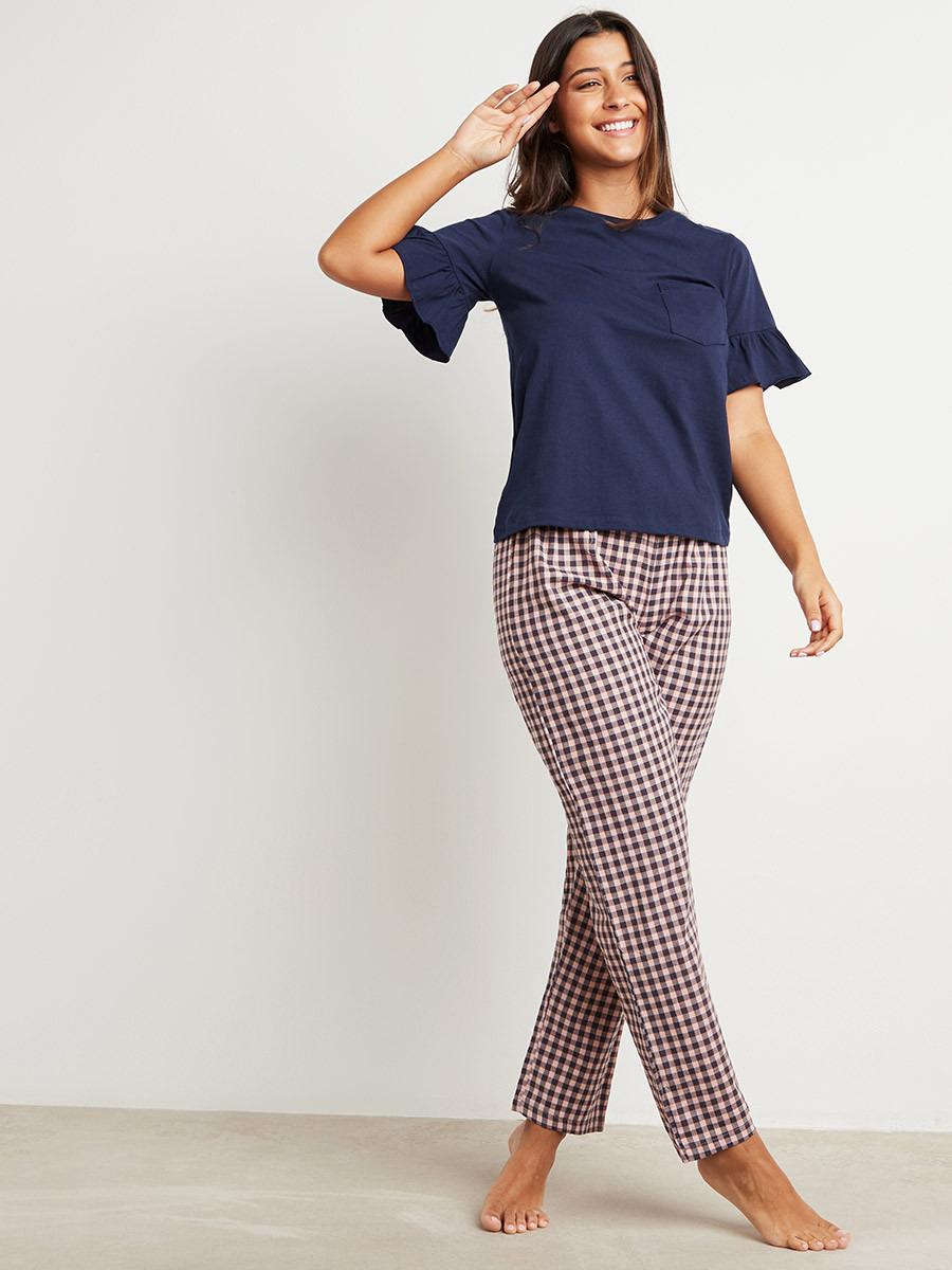 مجموعة من تيشيرت بأكمام كشكش وبنطلون بجاما من ستايلي-women-clothing-nightwear-pyjamas-bottoms-image-1