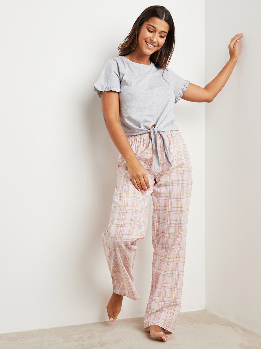مجموعة من تيشيرت بكشكش وبنطلون بيجاما من ستايلي-women-clothing-nightwear-pyjamas-bottoms-image-1
