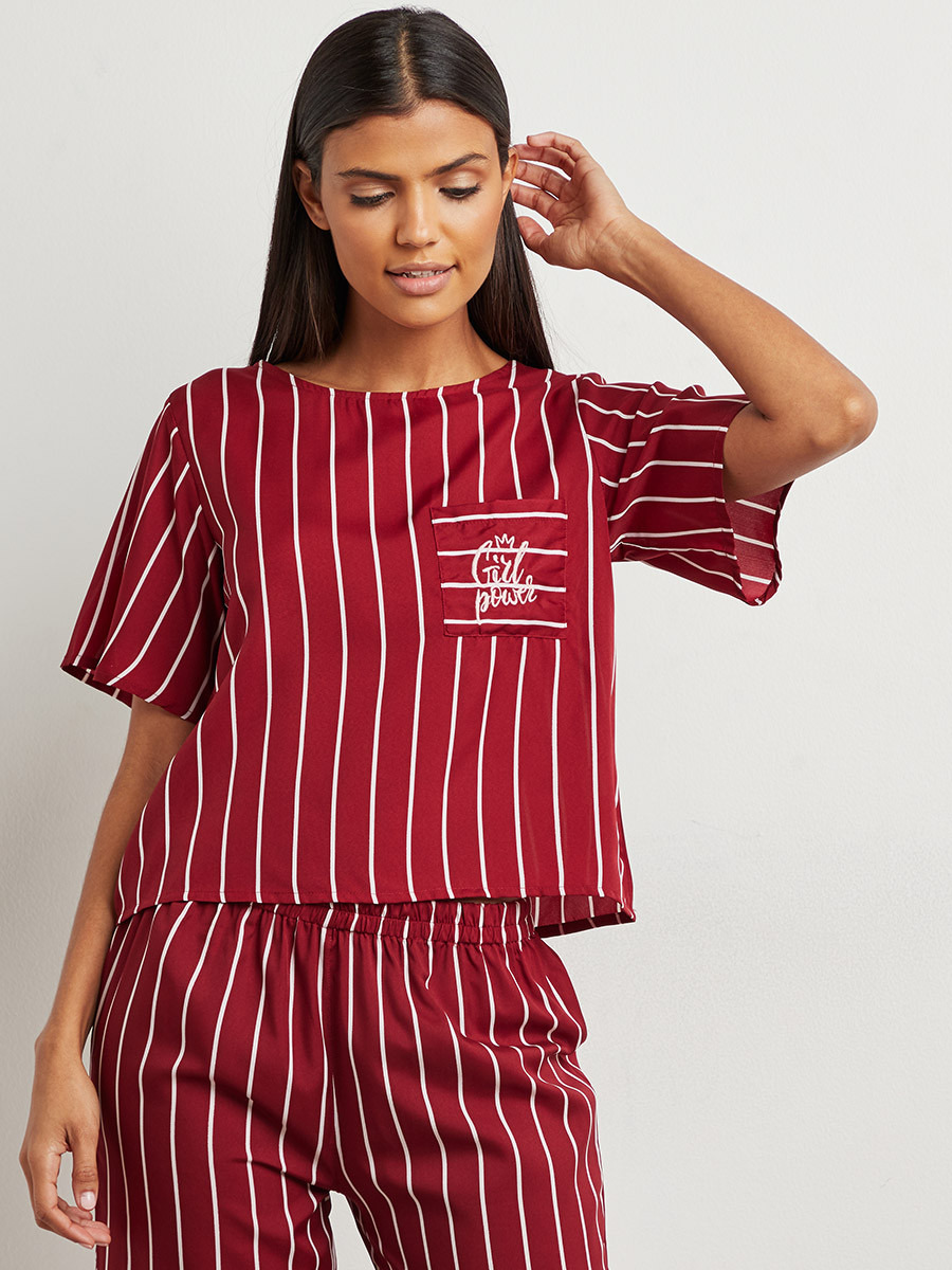 مجموعة من تيشيرت مطرز وبنطلون كابري من ستايلي-women-clothing-nightwear-pyjamas-bottoms-image-2