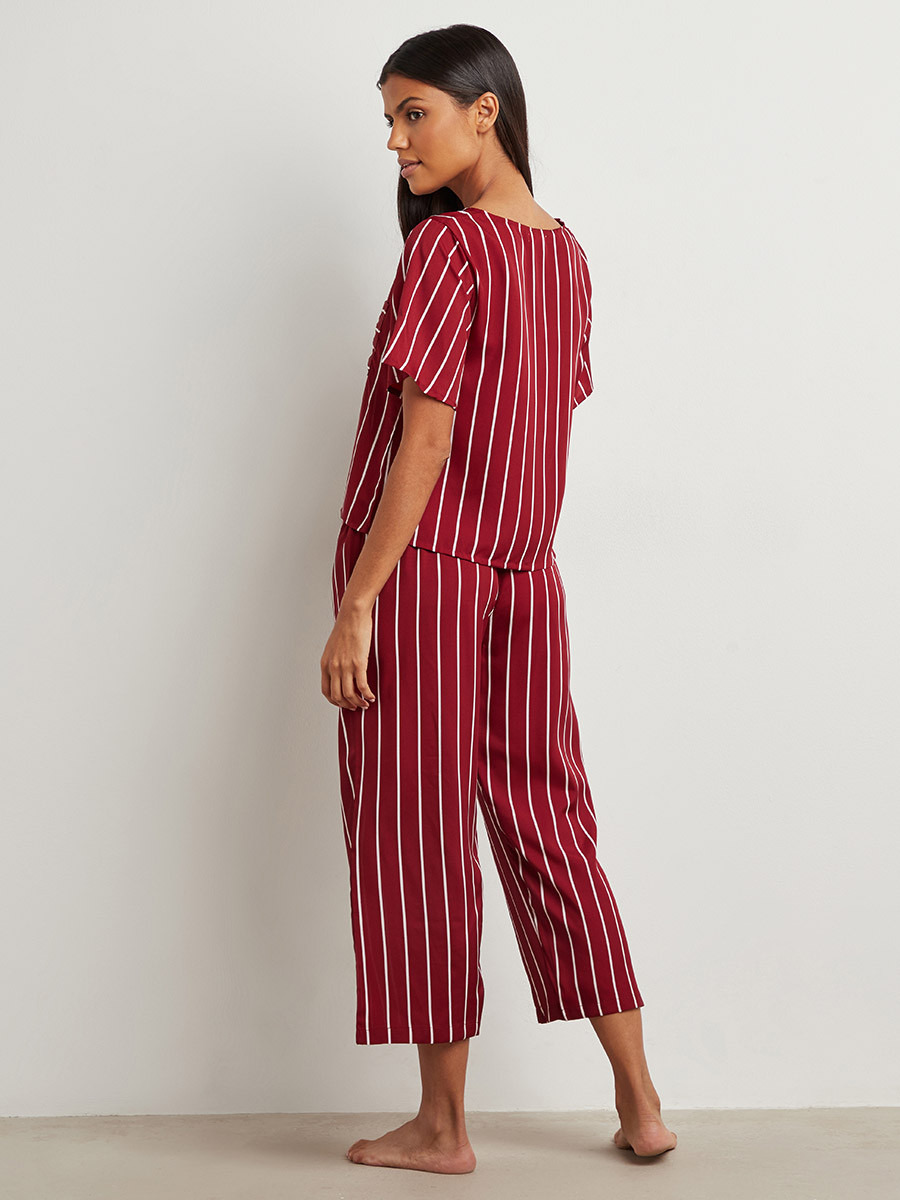 مجموعة من تيشيرت مطرز وبنطلون كابري من ستايلي-women-clothing-nightwear-pyjamas-bottoms-image-3