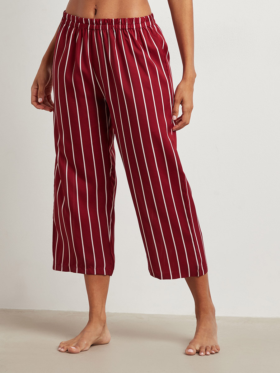مجموعة من تيشيرت مطرز وبنطلون كابري من ستايلي-women-clothing-nightwear-pyjamas-bottoms-image-4
