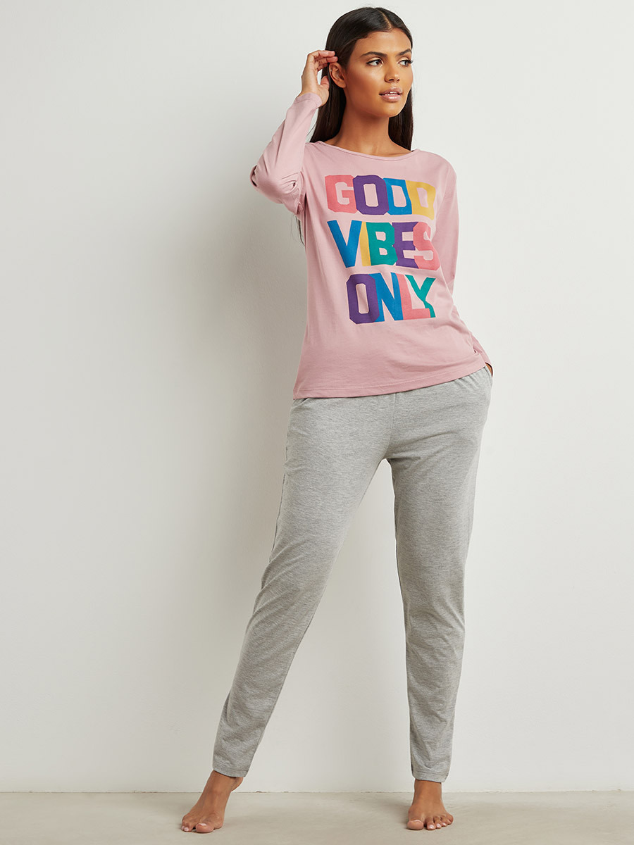 مجموعة من تيشيرت مطبوع وبنطلون بيجاما من ستايلي-women-clothing-nightwear-pyjamas-bottoms-image-1