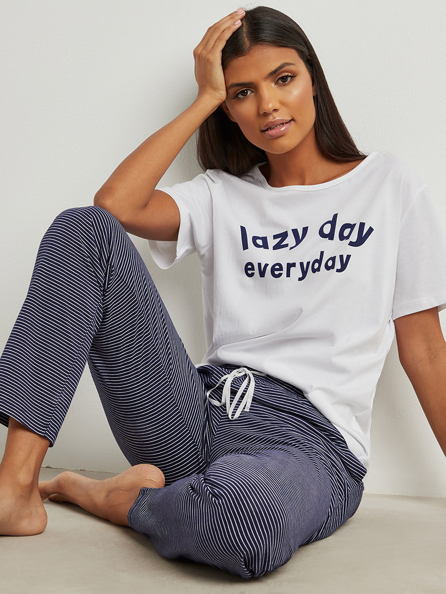 مجموعة من تيشيرت مطبوع وبنطلون بيجاما من ستايلي-women-clothing-nightwear-pyjamas-bottoms-image-1
