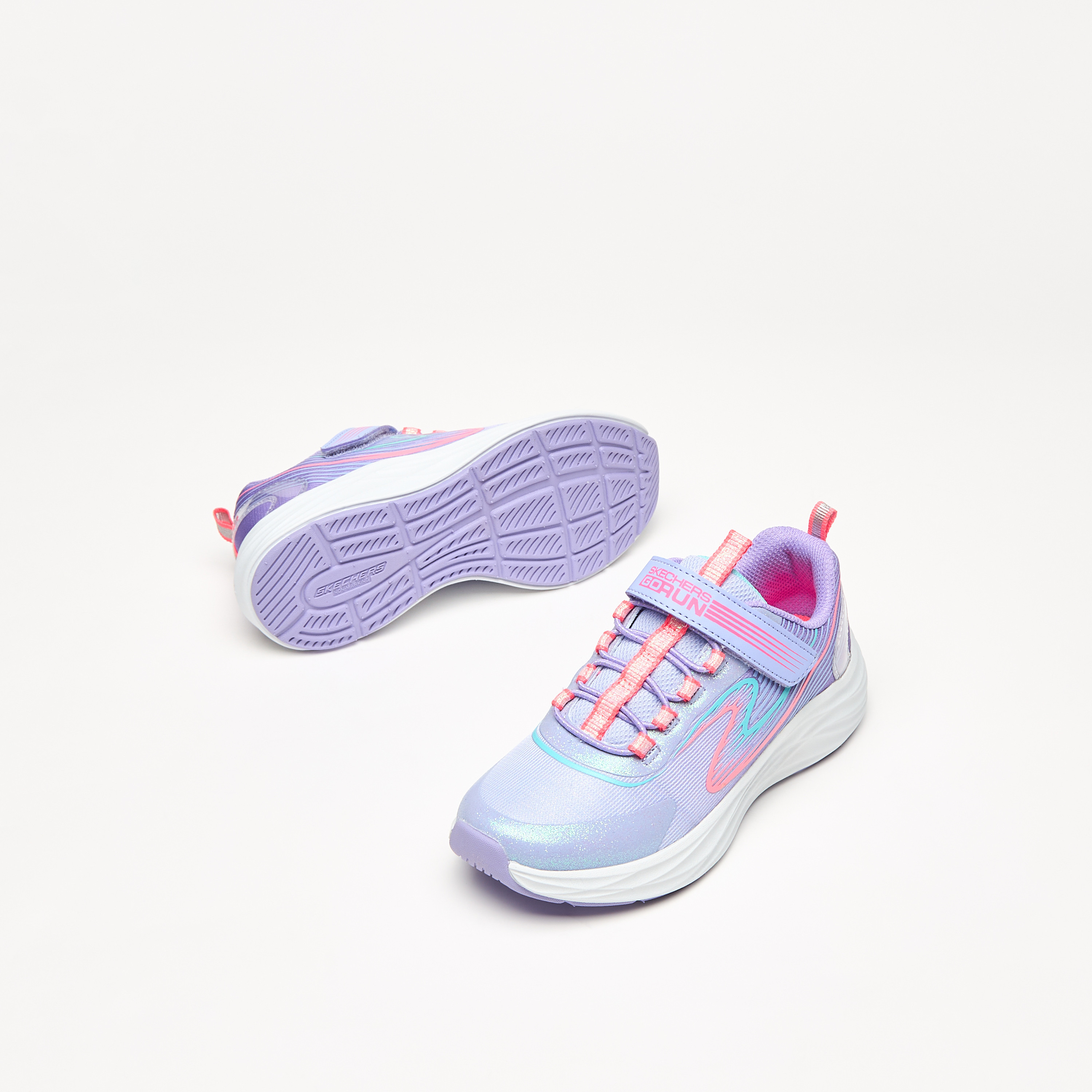 حذاء جري جو-رن أكسيليريت بشريط لاصق للبنات من سكتشرز-girls-shoes-sneakers-image-14