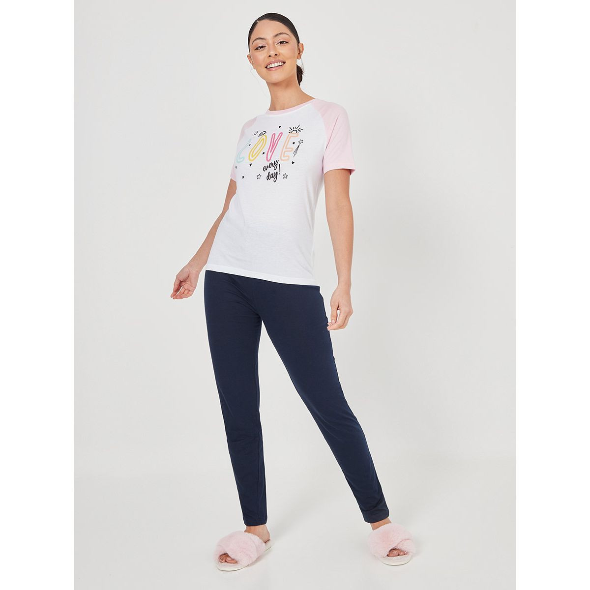 طقم بيجاما من ( تيشيرت + بنطال ) من ستايلي-women-clothing-nightwear-pyjamas-longsets-image-1