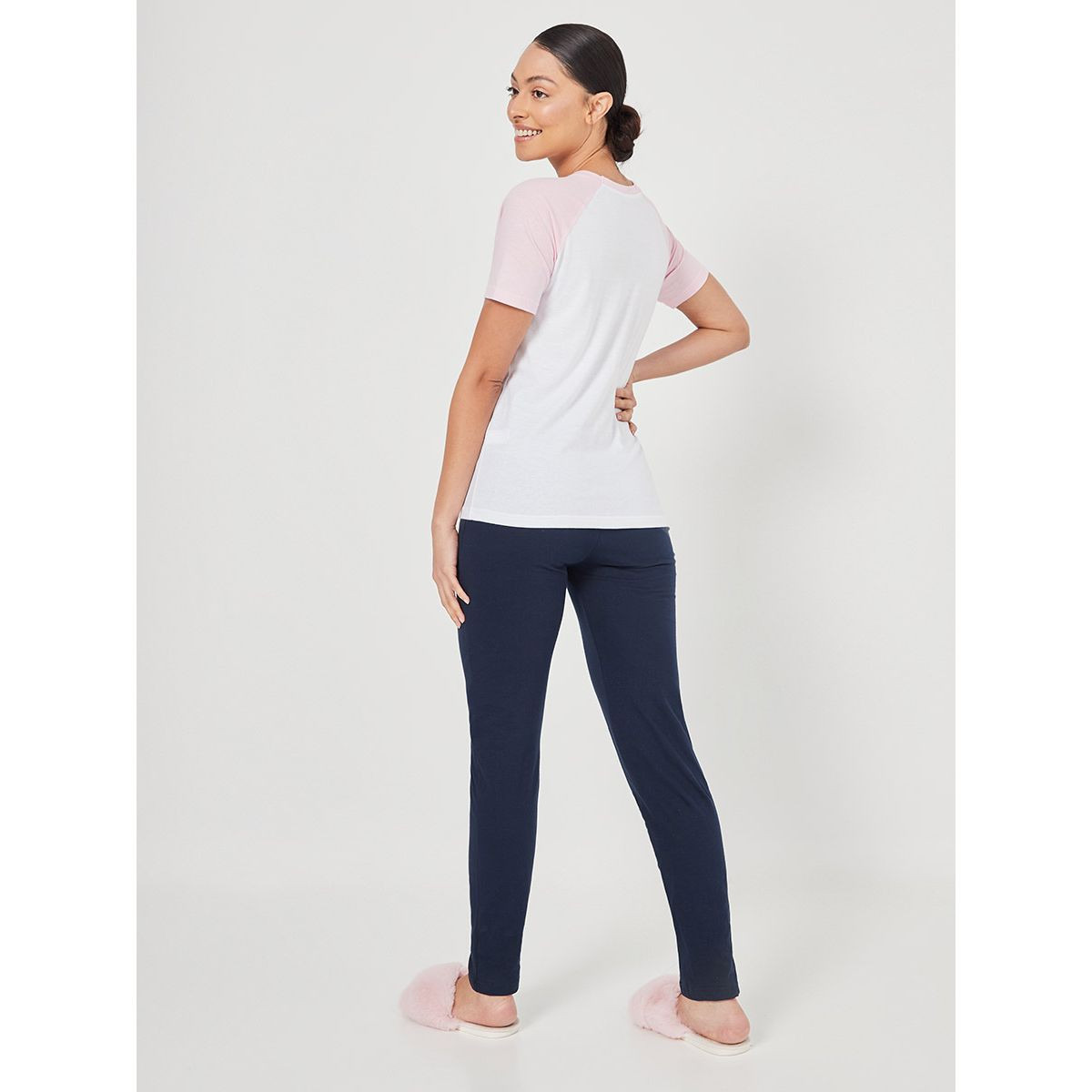 طقم بيجاما من ( تيشيرت + بنطال ) من ستايلي-women-clothing-nightwear-pyjamas-longsets-image-5